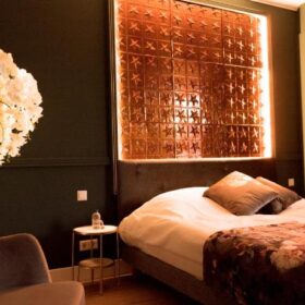 Kupferwand im Schlafzimmer